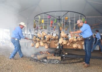 Cardápio da Queima do Alho tem variedade de carnes e principais pratos típicos da região