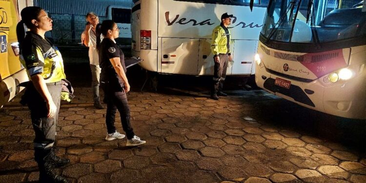 Secretaria de Segurança Pública vistoria ônibus que fazem o transporte coletivo de passageiros em Araxá