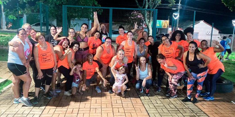 Secretaria de Esportes promove aulas gratuitas de zumba, alongamento e ginástica funcional em diversos pontos de Araxá
