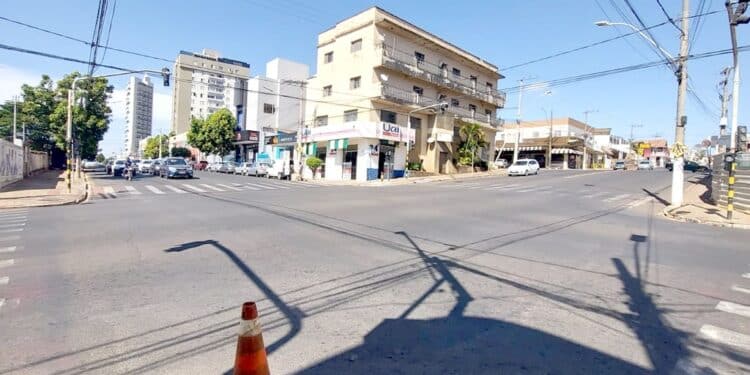 Cruzamento entre as avenidas Senador Montandon e Getúlio Vargas fica interditado nesta sexta