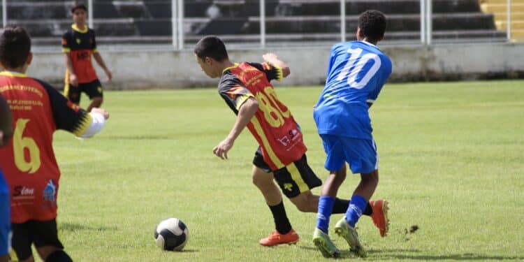 Em amistosos, categorias de base do Dínamo vencem a equipe do Bambuí