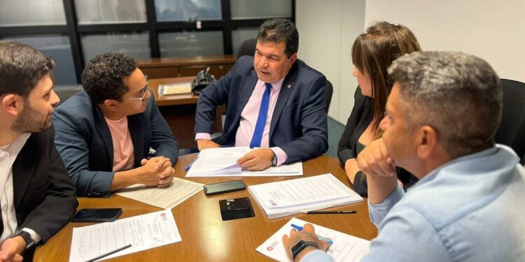 Em reunião com a Prefeitura de Araxá, Governo de Minas garante aporte de R$ 1 milhão para obras da Educação
