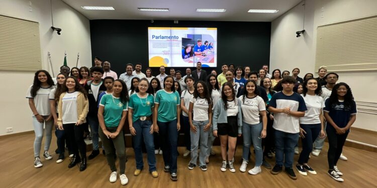 Câmara Municipal de Araxá realiza abertura do Parlamento Jovem 2023