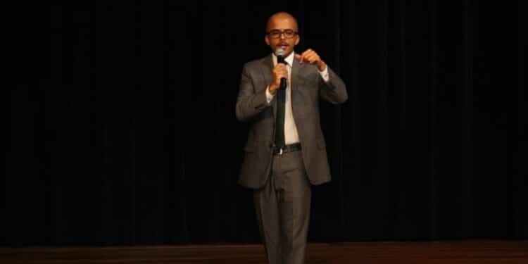 Colégio São Domingos amplia debate sobre bullying e cyberbullying envolvendo pais, alunos e professores na discussão