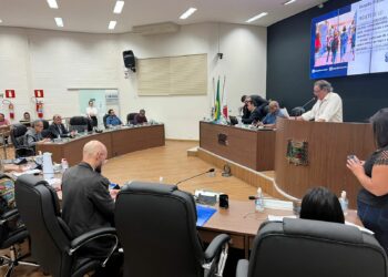 Vereadores homenageiam Ex-prefeito Aracely de Paula