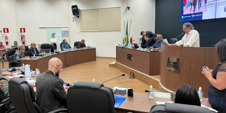 Vereadores homenageiam Ex-prefeito Aracely de Paula