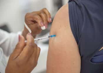 Campanha de Vacinação contra Meningite C é estendida; público-alvo é para pessoas a partir de 16 anos