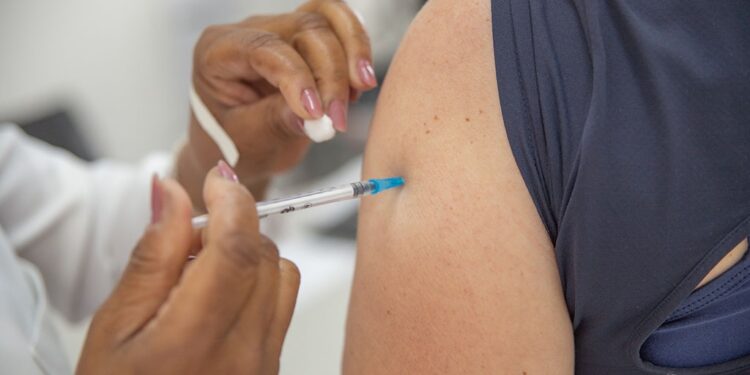 Campanha de Vacinação contra Meningite C é estendida; público-alvo é para pessoas a partir de 16 anos