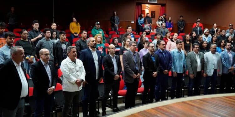 Prefeitura de Araxá, Senai e Sebrae promovem aula inaugural do Núcleo de Empreendedorismo Juvenil