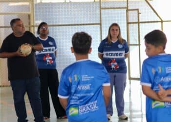 Alunos do projeto Lobinho Transformando Vidas recebem palestra sobre os perigos das redes sociais nos dias atuais