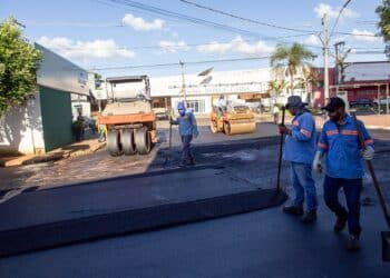 Rua do Bairro Fertiza recebe recapeamento após 30 anos de espera