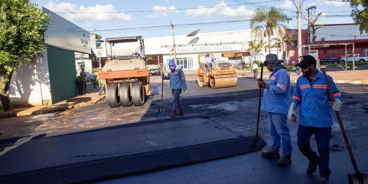 Rua do Bairro Fertiza recebe recapeamento após 30 anos de espera