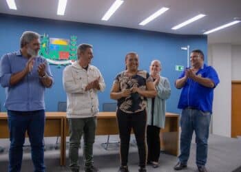 Prefeitura de Araxá e Lions Club entregam óculos de grau para pessoas carentes