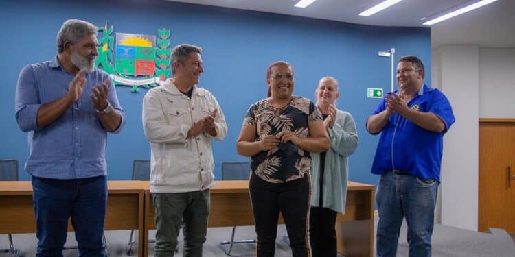 Prefeitura de Araxá e Lions Club entregam óculos de grau para pessoas carentes