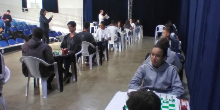 Prefeitura apoia estudantes da Academia Araxaense de Xadrez nos Jogos Escolares de Minas Gerais