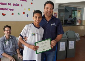 Aluno da Escola Aziz J. Chaer vence Concurso Mascote da Coleta Seletiva