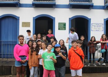 Projeto Raízes promove a visita de 80 alunos de Uberaba e Uberlândia aos pontos turísticos de Araxá