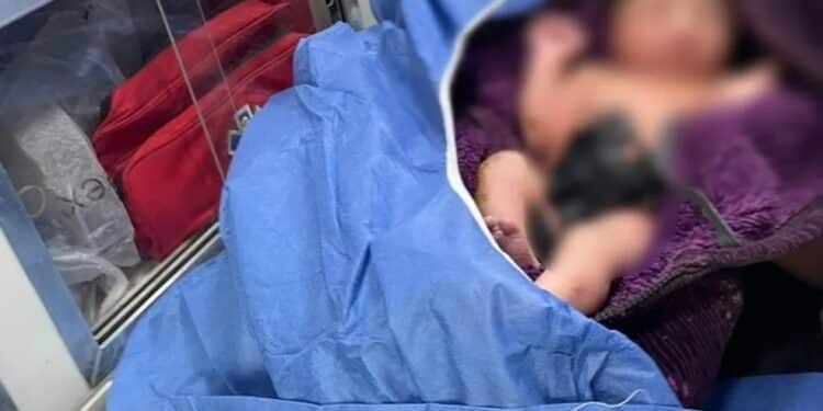 Mulher dá à luz durante viagem de ônibus com imigrantes e acaba detida com o bebê, no México