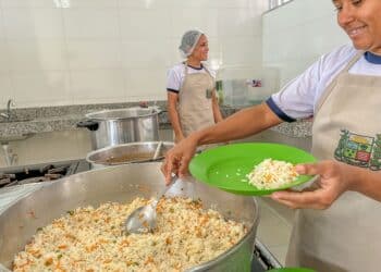 Merenda Escolar contempla mais de 13 mil alunos com alimentação saudável na Rede de Ensino da Prefeitura de Araxá