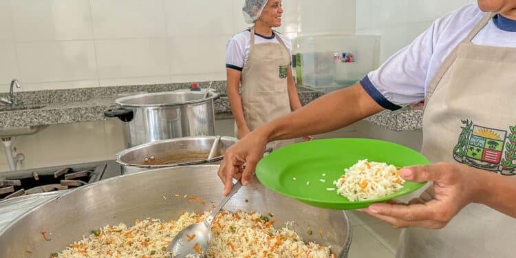 Merenda Escolar contempla mais de 13 mil alunos com alimentação saudável na Rede de Ensino da Prefeitura de Araxá
