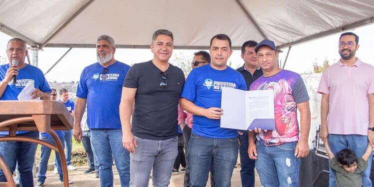 14ª edição do Prefeitura no Bairro contempla famílias com escrituras definitivas e oferece mais de 40 serviços gratuitos à população