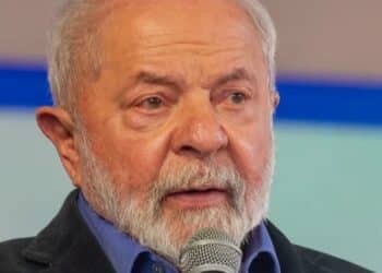 ‘Supersemana’ no Congresso testa base de Lula em meio a troca em ministério e promessa de cargos