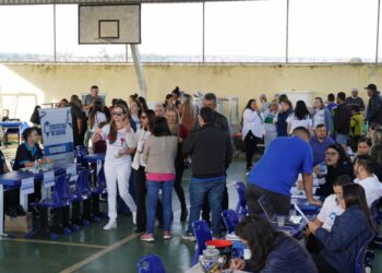 Prefeitura no bairro contempla famílias com escrituras definitivas no bairro Abolição