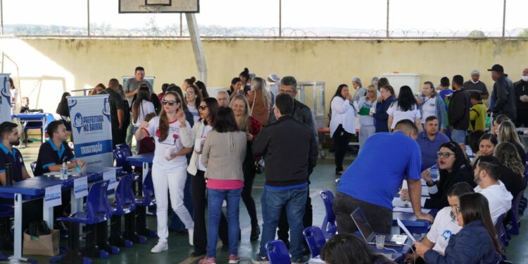 Prefeitura no bairro contempla famílias com escrituras definitivas no bairro Abolição