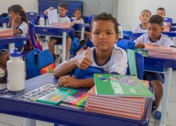 Mais de 13 mil alunos da Rede Municipal voltam às aulas nesta segunda