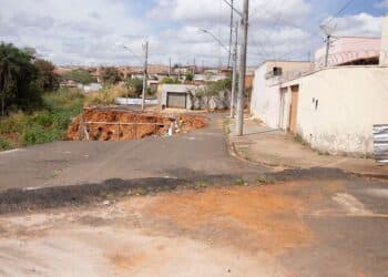 Prefeitura de Araxá busca recurso de R$ 3,7 milhões para recuperação de área com erosão no bairro Pão de Açúcar 3