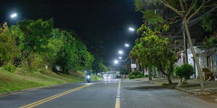Prefeitura já implantou a iluminação de LED em mais de 6 mil pontos da cidade