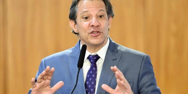 Haddad vence queda de braço com ala política na definição da meta de déficit zero para 2024