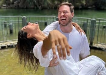 Maíra Cardi e Thiago Nigro se casam em segredo e proíbem celulares em cerimônia