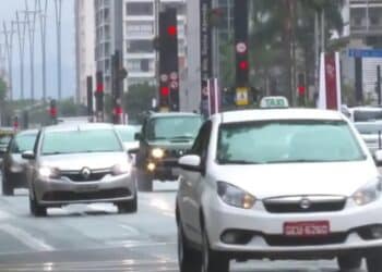 Por que o carro colorido sumiu? 67% dos veículos no Brasil são brancos, pretos ou cinzas
