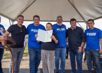 Edição especial do Prefeitura no Bairro entrega escrituras para moradores do Abolição e região