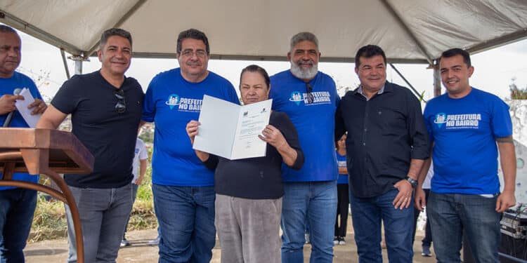 Edição especial do Prefeitura no Bairro entrega escrituras para moradores do Abolição e região