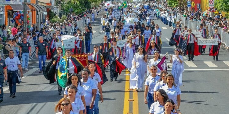 Desfile Cívico-Militar marca as comemorações do 7 de Setembro e encerra a Semana da Pátria em Araxá