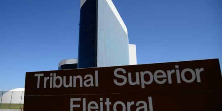 Maioria do TSE mantém decisão que declarou Bolsonaro inelegível