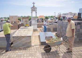 Limpeza nos cemitérios para o Dia de Finados é intensificada em Araxá