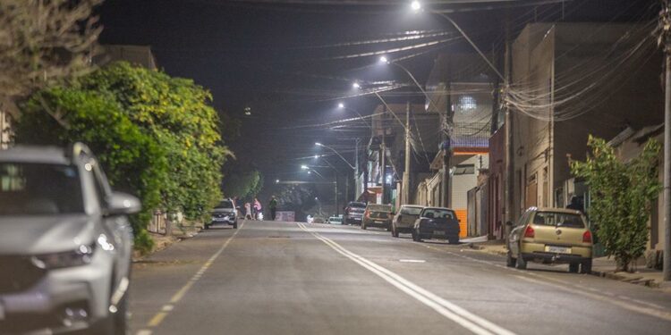 Prefeitura de Araxá já implantou iluminação de LED em mais de 50 bairros