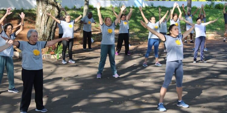 Projeto Lian Gong oferece aulas gratuitas de ginástica terapêutica em Araxá