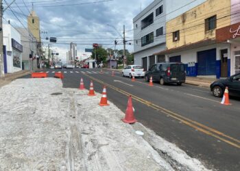 Trecho da avenida Senador Montandon próximo ao Viaduto José Domingos Filho fica interditado na madrugada desta quarta