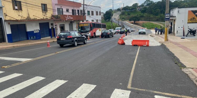 Trecho da avenida Senador Montandon fica interditado no domingo (22) próximo ao Viaduto José Domingos Filho