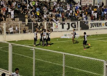 Araxá Esporte empata em casa tentará classificação às semis em Patos de Minas