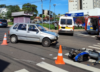 Acidente deixa motociclista ferida em cruzamento da avenida Senador Montandon