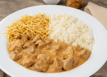 Estrogonofe é eleita refeição predileta da merenda por alunos da rede estadual em Minas