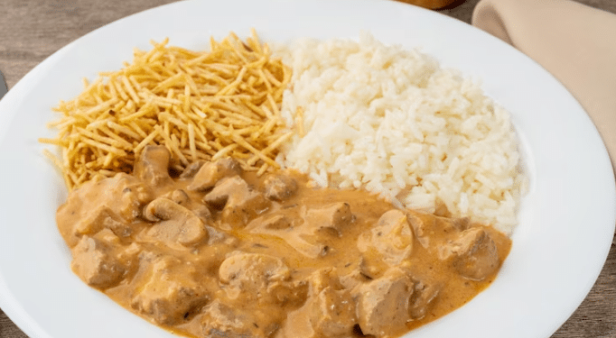 Estrogonofe é eleita refeição predileta da merenda por alunos da rede estadual em Minas