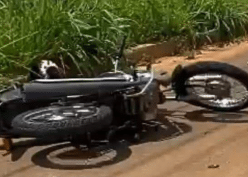 Jovem morre em colisão entre moto e bicicleta motorizada no Pão de Açúcar IV