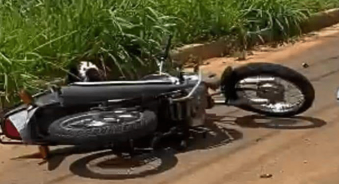 Jovem morre em colisão entre moto e bicicleta motorizada no Pão de Açúcar IV