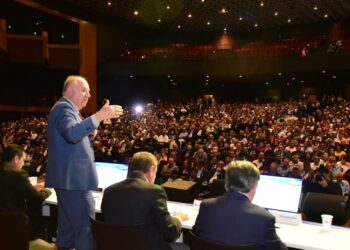 Crise financeira: Araxá participa de Mobilização Municipalista em Brasília; evento reuniu 3 mil prefeitos